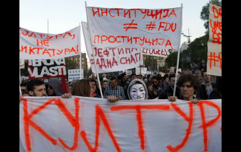 Los serbios protestan contra el resultado de la elección presidencial que dio como ganador al primer ministro Aleksandar Vucic. AP / D. Vojinovic