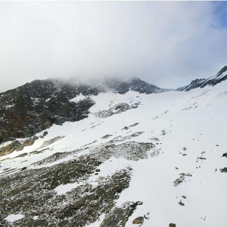 Mueren cinco excursionistas al caer de montaña en Canadá