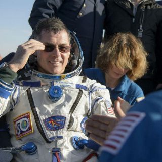 Nave espacial rusa de la EEI regresa a Tierra