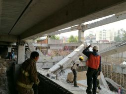 Bomberos buscan trabajadores atrapados debajo de la estructura que colapsó. EL INFORMADOR / @Raul_Esquivel_C
