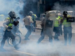 Miles de venezolanos han marchado desde el fin de semana en Caracas para protestar contra las acciones de Maduro. AFP / F. Parra