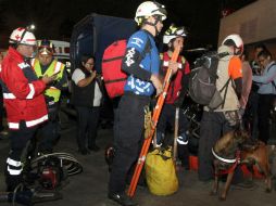 Los trabajos de emergencia que continúan durante la noche de este lunes. NTX / P. Sánchez