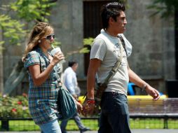 Recomiendan no exponerse a los rayos del sol y bebes abundantes líquidos. EL INFORMADOR / ARCHIVO