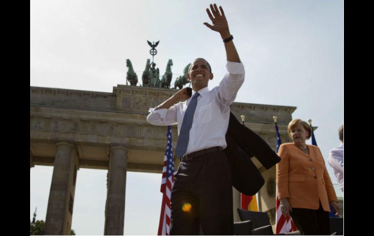 El ex presidente Barack Obama, junto a la Canciller alemana Angela Merkel durante el evento protestante. AP / E. Vucci