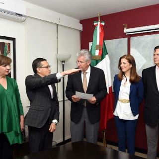 Ruiz Esparza toma protesta a nuevo subsecretario de SCT