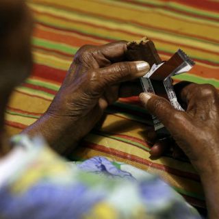 Recomiendan apoyo familiar a personas que padecen parkinson