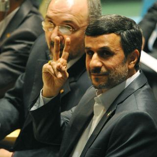 Ahmadineyad registra su candidatura a las presidenciales de Irán