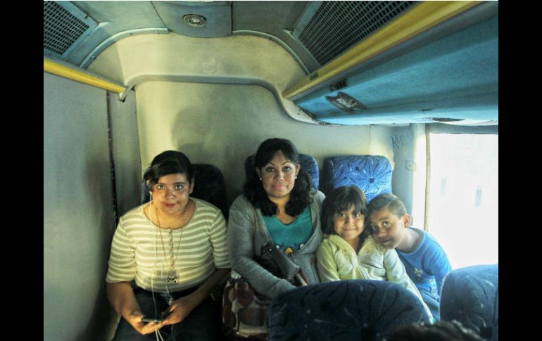 Juanita González viaja con sus hijos a conocer Ameca por medio de los recorridos gratuitos de la Secturjal. EL INFORMADOR / E. Barrera