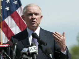Sessions indica a fiscales presentar cargos contra inmigrantes indocumentados por fraude con documentos y por robo de identidad. EFE / G. Williams