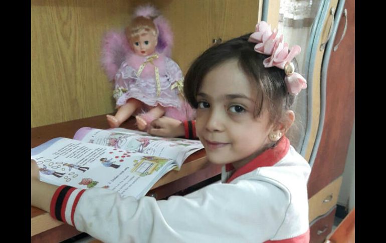 'Espero que mi libro invite al mundo a hacer algo por los niños y la gente de Siria', señaló Bana en una publicación. TWITTER / @AlabedBana