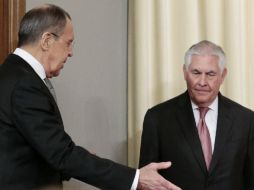 El ministro de Relaciones Exteriores de Rusia, Serguéi Lavrov, recibe al secretario de Estado de EU, Rex Tillerson. AP / I. Sekretarev