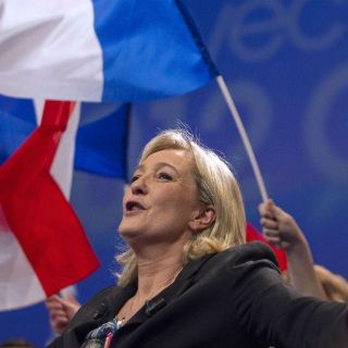 Atacan oficinas de campaña de la candidata Marine Le Pen