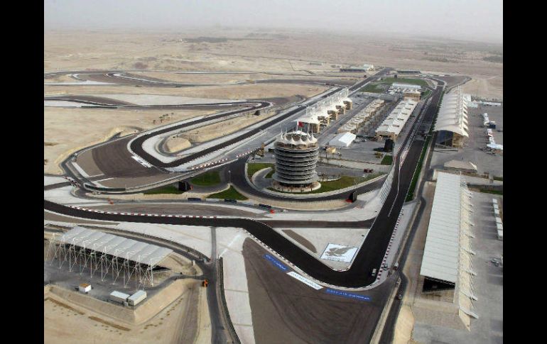 El circuito de Sakhir mide cinco mil 412 metros y está construido en el desierto, a las afueras de Manama. EFE / ARCHIVO
