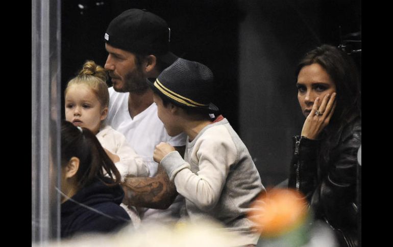 La pequeña es la menor de los cuatro hijos que tiene con el ex futbolista inglés David Beckham. AP / ARCHIVO