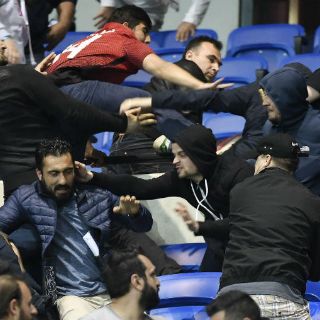 Retrasan inicio de Olympique de Lyon-Besiktas por disturbios