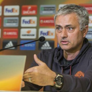 José Mourinho arremete contra sus propios delanteros