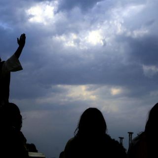 Finaliza crucifixión de Cristo en Iztapalapa