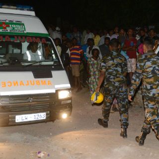 Derrumbe de montaña de desechos deja seis muertos en Sri Lanka