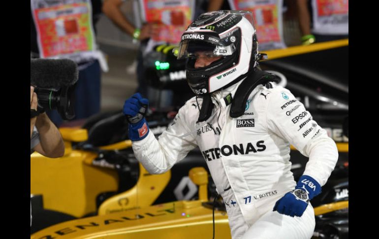 El conductor de Mercedes supera por 23 milésimas de segundo a su compañero de equipo, quien quería el primer lugar. AFP / A. Isakovic