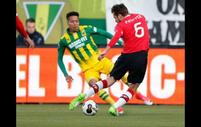 Los punteros del torneo tienen un partido pendiente y podrían despegarse aún más del PSV. TWITTER / @PSV