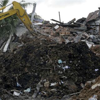 Colapso de montaña de basura suma 19 muertos en Sri Lanka