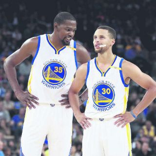 Leonard comanda la vapuleada de los Spurs