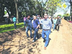 Pavimentación. El asfalto en Avenida de Las Rosas será reemplazado por concreto hidráulico. ESPECIAL /