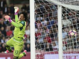 ‘Memo’ Ochoa poco pudo hacer en este cotejo. EFE / P. Torres