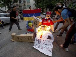 La ‘quema de Judas’ coincide con manifestaciones casi diarias contra el gobierno y el Tribunal Supremo. AP / F. Llano
