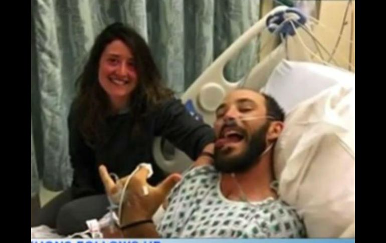 A pesar de sufrir la amputación parcial de una pierna, el francés mostró buen ánimo. ESPECIAL / khon2.com