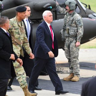 Mike Pence visita zona desmilitarizada de Corea del Sur