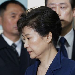 Imputan oficialmente a Park Geun-hye por corrupción