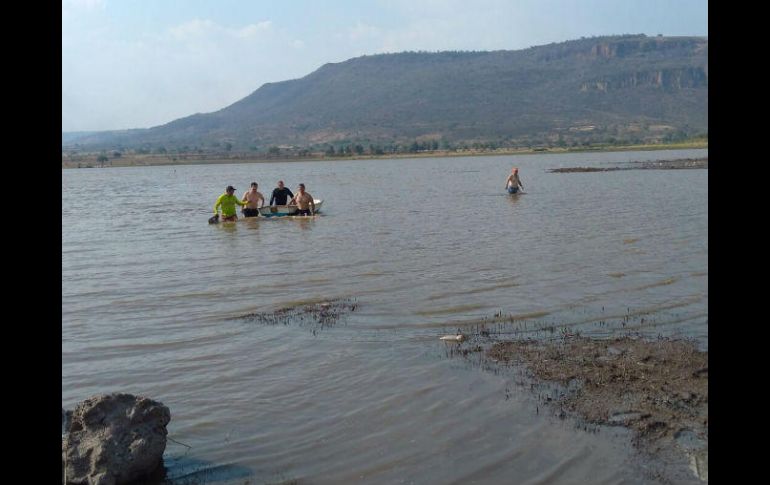 Los restos del niño son localizados a 80 metros de donde ocurrió el accidente. ESPECIAL /