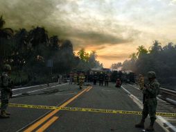 La víctima mortal restante es el conductor del tráiler, que transportaba 40 mil litros de gasolina. EFE / ARCHIVO