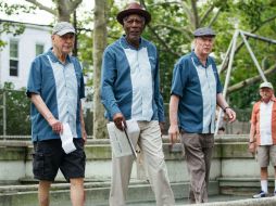 La cinta tiene mucho humor negro y un toque de reflexión de lo que significa la amistad y la planeación del futuro. ESPECIAL / CORTESÍA WARNER