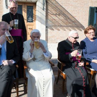 Benedicto XVI celebra su cumpleaños 90