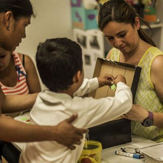 Con uso de lentes, investigan conducta de niños con autismo