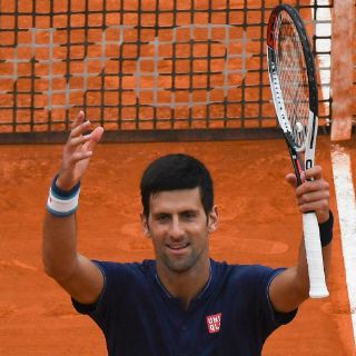 Djokovic reacciona a tiempo ante Simon