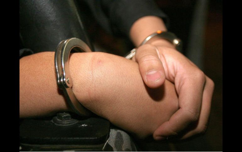 ''El Conta'' es detenido en cumplimento de una orden de cateo en un inmueble; le aseguran un arma y droga. EL INFORMADOR / ARCHIVO