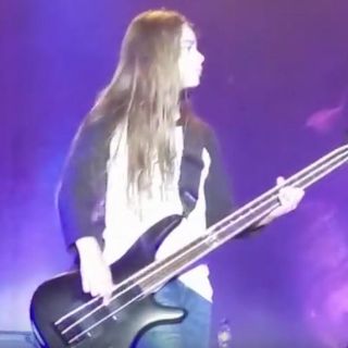 Tye Trujillo, bajista de 12 años, debuta con Korn