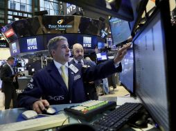 La jornada estuvo marcada por los malos resultados de Johnson & Johnson, Goldman Sachs y otras compañías desalentaron las compras. AP / R. Drew