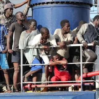 Miles de migrantes son rescatados del Mediterráneo