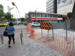 Aunque se abrirá el paso a los vehículos, las banquetas se concluirán hasta el 10 de mayo. EL INFORMADOR / G. Gallo