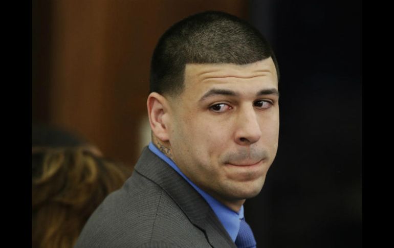 El pasado 14 de abril, Hernandez fue exonerado por un asesinato cometido a las afueras de una discoteca en Boston. AP / S. Savoia