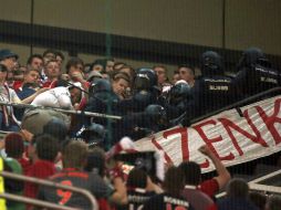 El club juzga la participación policial ''en ocasiones violenta (...) totalmente fuera de lugar y desproporcionada''. EFE / K. Huesca