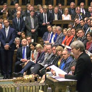 Parlamento británico aprueba elecciones anticipadas el 8 de junio