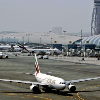 Emirates recorta vuelos a EU por restricciones de Trump