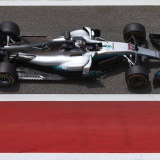 Bottas acaba líder en prácticas de Bahréin
