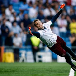 Manuel Neuer será baja del Bayern por fractura en el pie