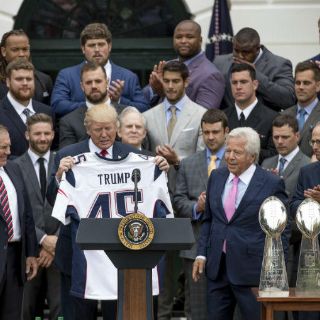 Donald Trump felicita a Patriotas por ganar Super Bowl LI